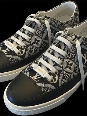 Louis Vuitton Cream and Gold Logo Insole Detail